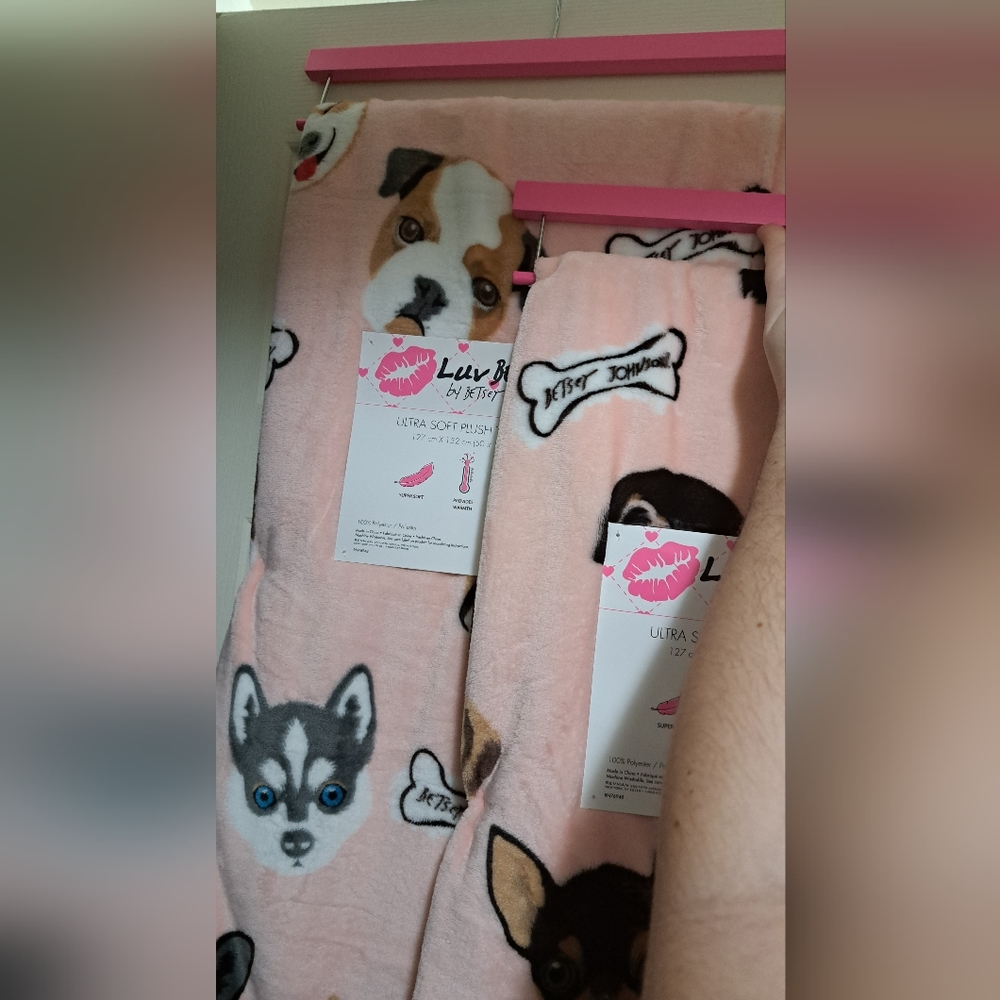 NWT • Betsey Johnson • Dog Motif Graphic Pink Plush Fuzzy Throw Blanket 50" × 60